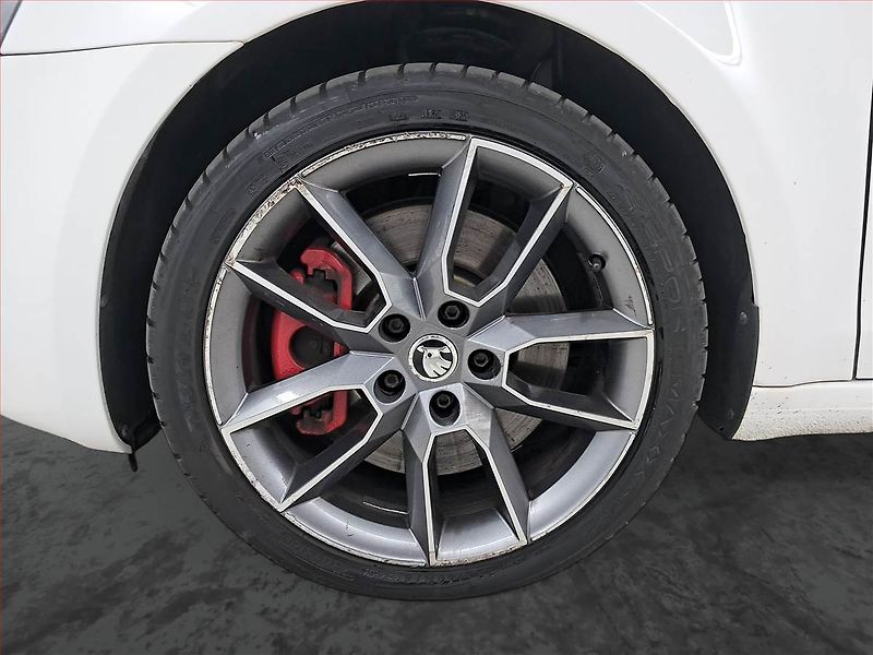 Škoda Octavia (2014) RS 2.0 TSI, Bi-Xenony - fotka 15 z 19