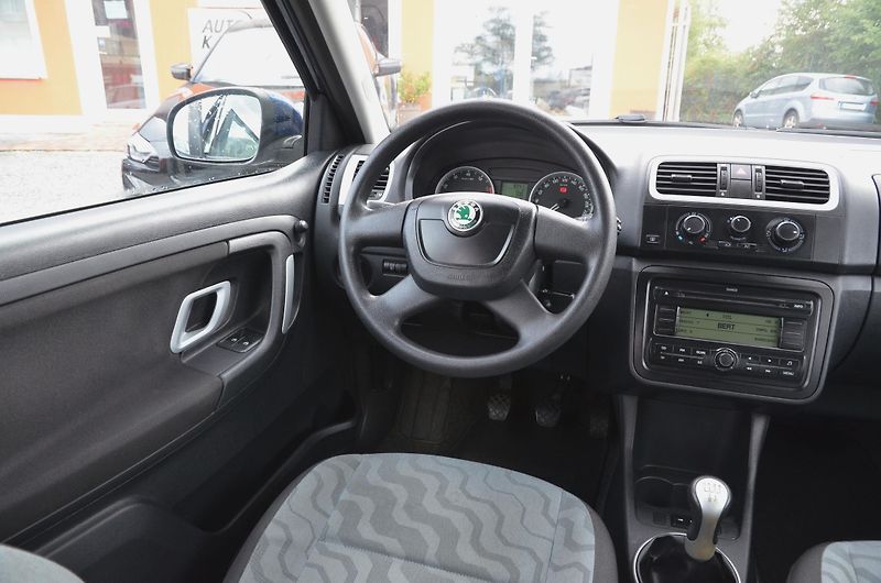 Škoda Fabia (2009) 1.4i 16V 63kW AMBITION / KLIMA - fotka 18 z 33