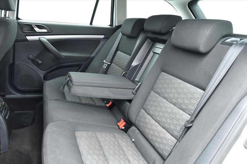 Škoda Octavia 1.6 TDI  77kW KLIMA SERVIS.KN. - fotka 10 z 19