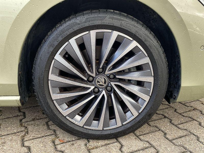 Škoda Superb (2024) Combi 2.0 TDI 4x4 DSG L&K - fotka 35 z 39