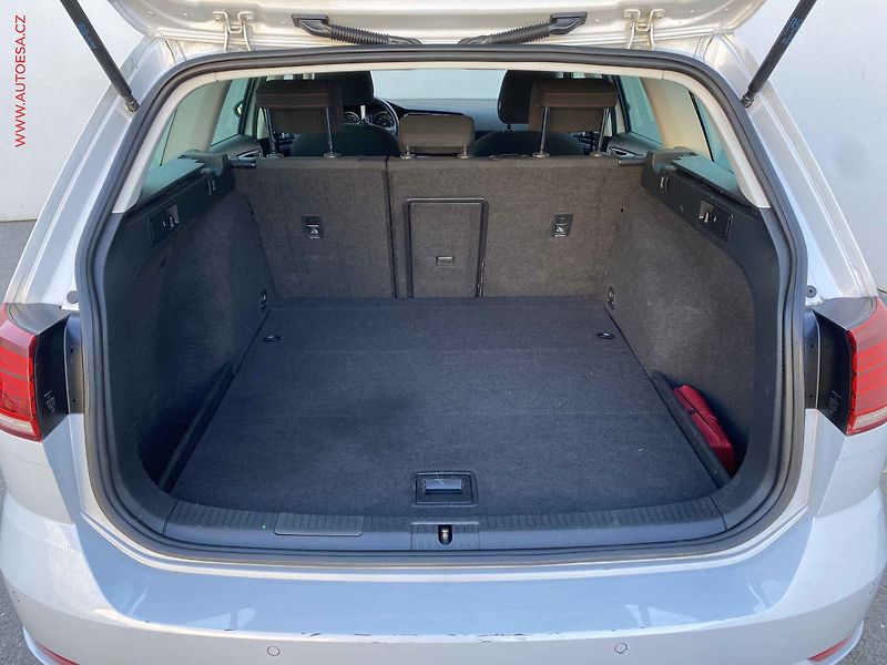 Volkswagen Golf (2019) 1.6TDi, Navi, LED - fotka 7 z 18