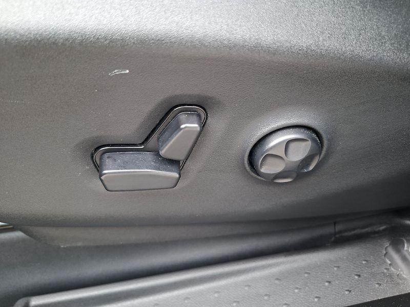 Chrysler Pacifica (2020) 3,6LV6 SPORT,DVD,ALU REZERVACE - fotka 24 z 34