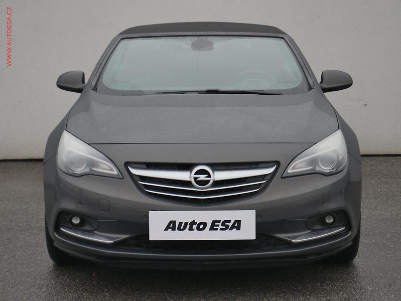 Opel Cascada (2013) 1.4i, AC, výhřev sed - fotka 2 z 21