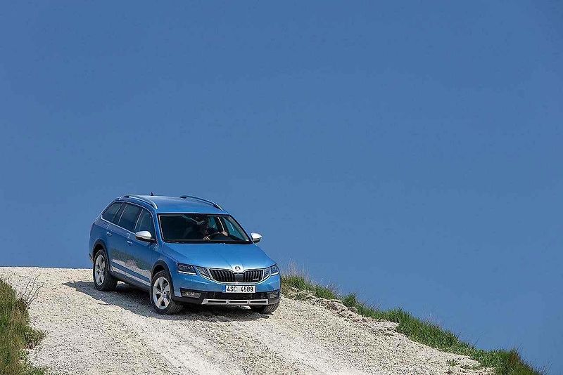 Škoda Octavia Combi RS a Škoda Octavia Scout.