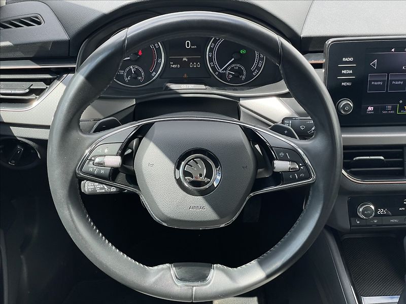 Škoda Kamiq 1,5 TSI DSG Style TAŽNÉ+ACC - fotka 8 z 23