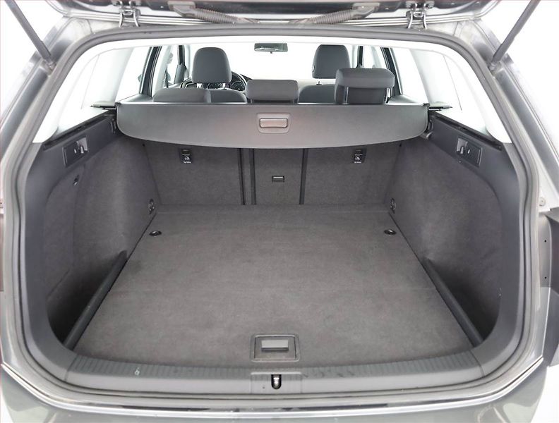 Volkswagen Golf (2018) 1.0 TSI, Tempomat - fotka 18 z 19