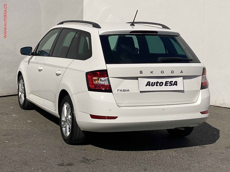 Škoda Fabia (2023) 1.0 TSi, 2.maj,ČR, Ambition - fotka 6 z 17