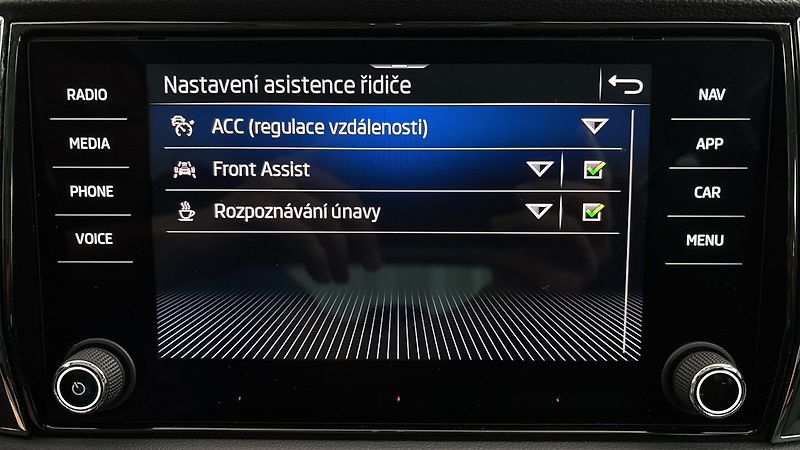 Škoda Karoq 2.0 TDI DSG 4x4 Scout - fotka 26 z 30