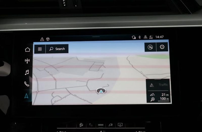 Audi Q8 e-tron 55 Quattro Kam LED Vzduch - fotka 23 z 32