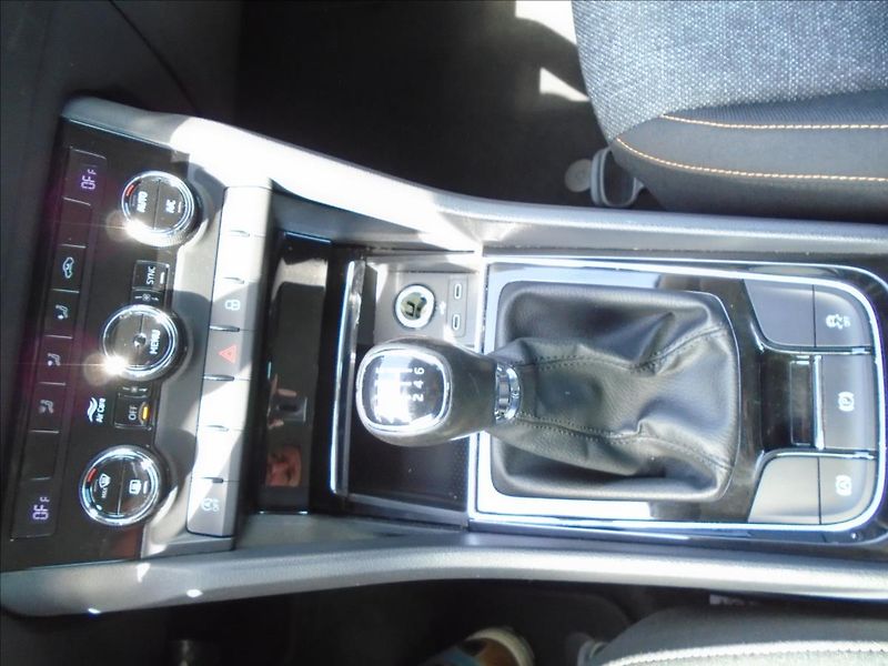 Škoda Karoq 1,0 - fotka 25 z 26