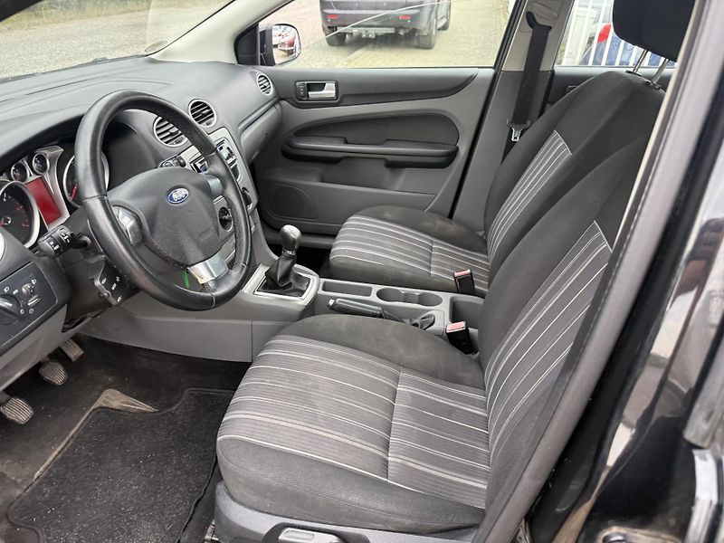 Ford Focus (2009) 1.6 td - fotka 24 z 40