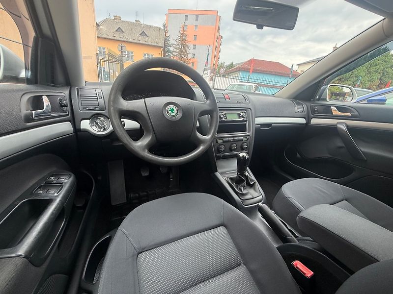 Škoda Octavia (2005) 1.9 TDI Kombi - fotka 7 z 13