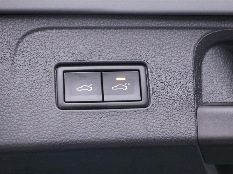 Volkswagen Passat 2,0 TDI 140kW DSG Elegance DPH - fotka 10 z 41