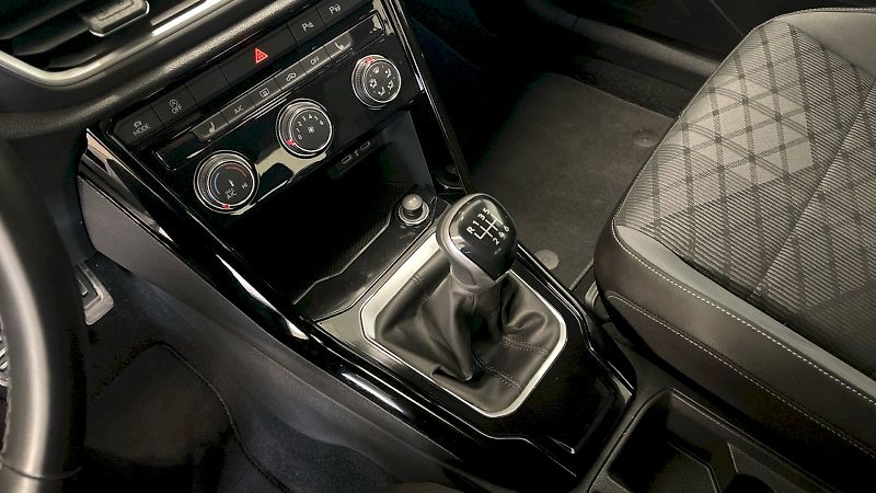 Volkswagen T-Roc (2024) R-Line 1.0 TSI 81kW - fotka 22 z 27