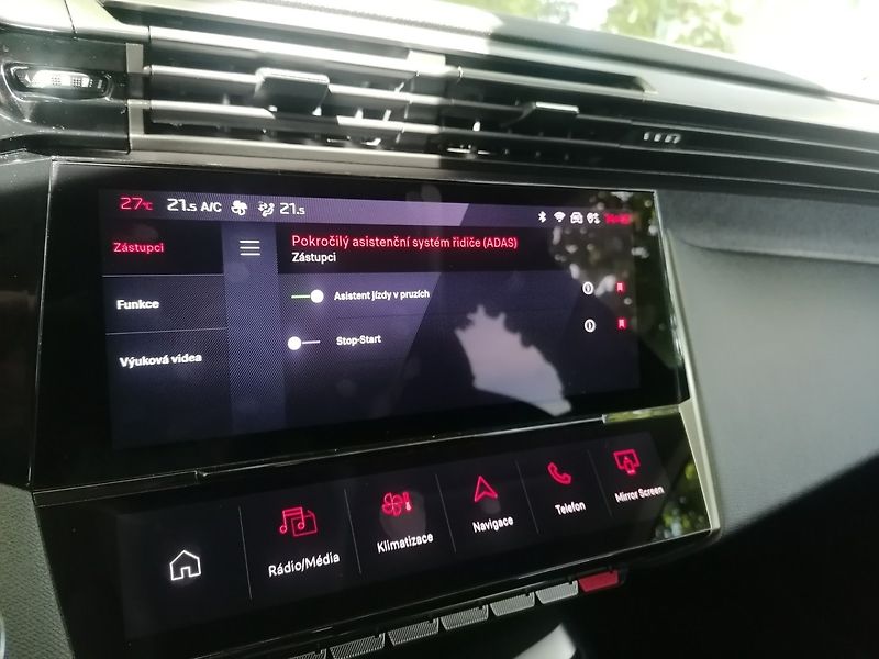 Peugeot 308 (2022) 1.5 BlueHdi Allure A/T - fotka 18 z 29