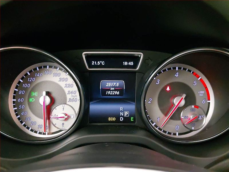 Mercedes-Benz GLA (2014) 220 CDI 4MATIC, 4X4 - fotka 11 z 24