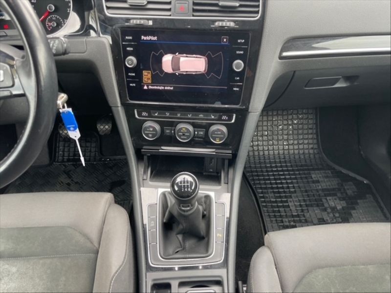 Volkswagen Golf 1,5 TSI Evo Highline - fotka 10 z 11