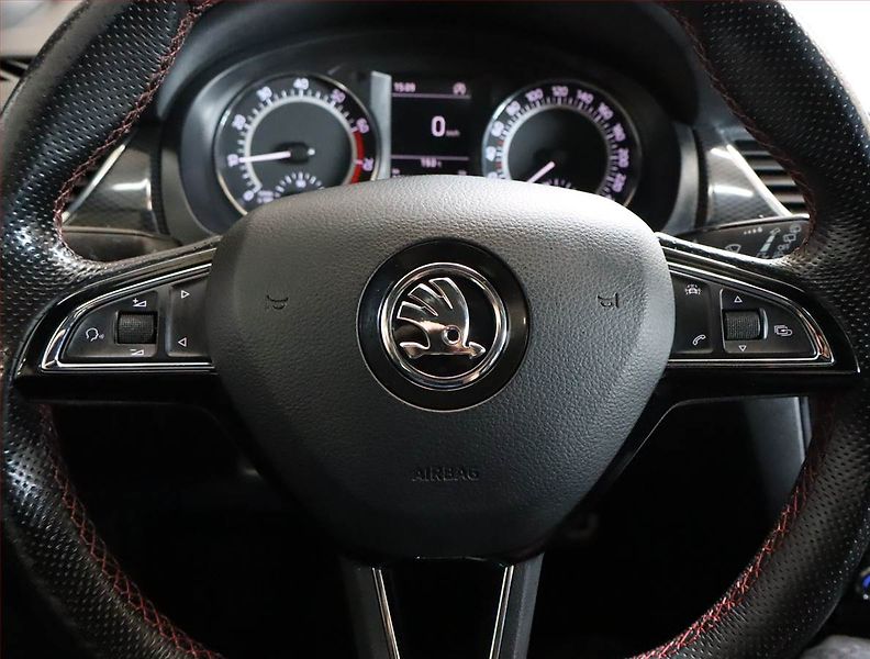 Škoda Rapid (2017) Spaceback 1.0 TSI, Xenony - fotka 19 z 22