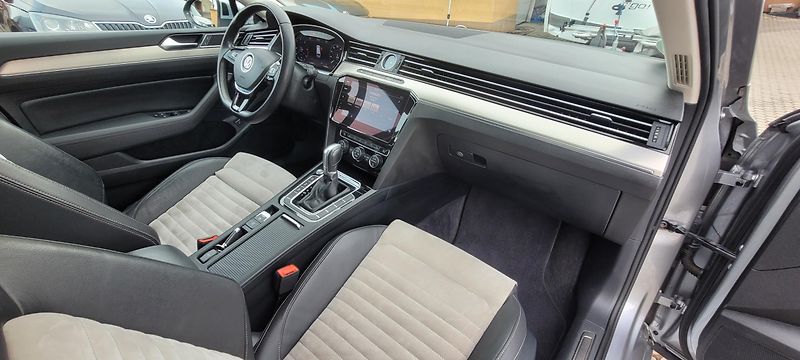 Volkswagen Passat (2017) Variant 2,0TDi 176kW DSG 4×4 - fotka 17 z 60