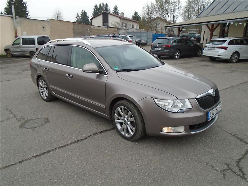 Škoda Superb 2,0   2.0.TDI-CR-125KW - fotka 6 z 28