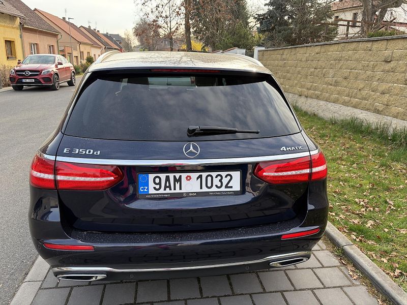 Mercedes-Benz Třídy E (2018) 350D4x4,EXCLUSIV,tažné,PANORAM - fotka 3 z 19