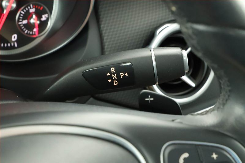 Mercedes-Benz GLA (2017) 220 d 4MATIC, 4X4 - fotka 10 z 21