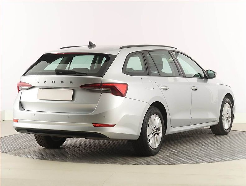 Škoda Octavia (2023) Ambition 2.0 TDI, ČR,1.maj - fotka 5 z 23