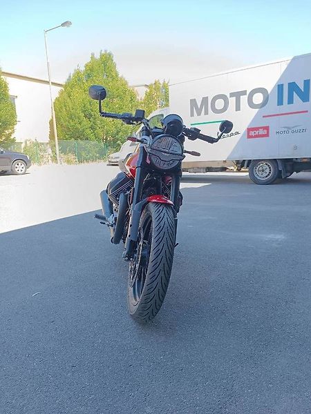 Moto Guzzi V 7 Stone Ten (2026) V7 850 Sport E5+ Rosso Monza - fotka 2 z 9