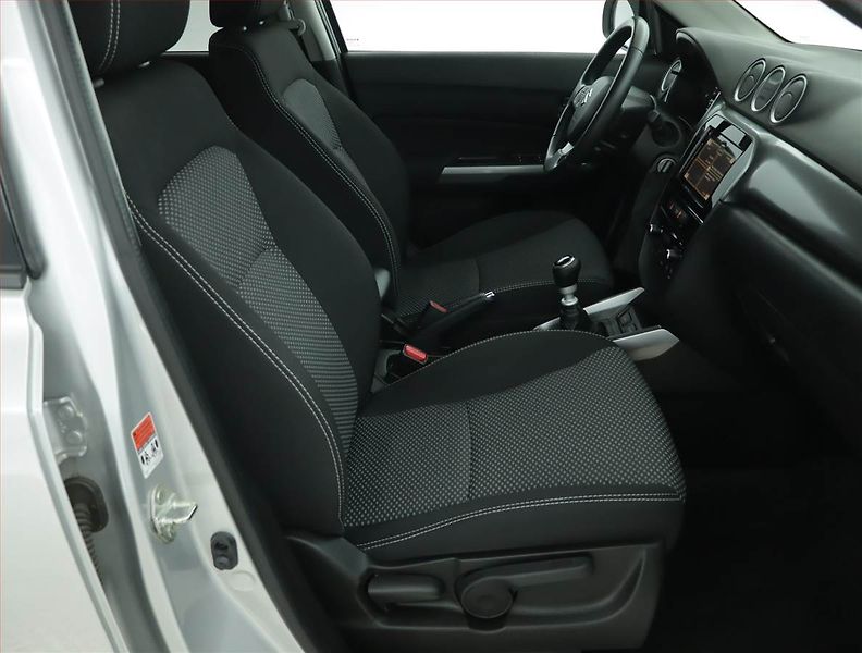 Suzuki Vitara (2021) Premium 1.4 BoosterJet - fotka 9 z 15