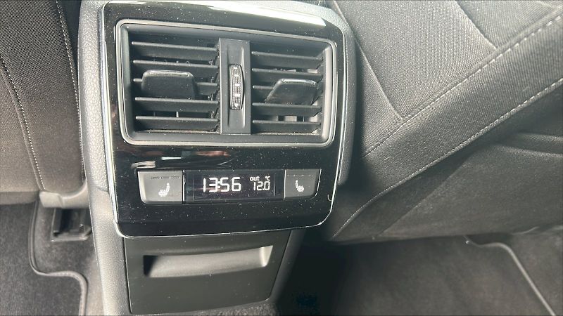 Škoda Superb (2018) 4X4GRT STY TD 140/2.0 A7F - fotka 30 z 30