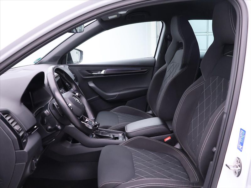 Škoda Karoq 2,0 TDI DSG 4x4 Sportline DPH - fotka 13 z 41