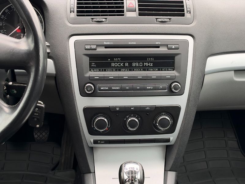 Škoda Octavia (2010) 1,2 TSI 77 Kw - fotka 20 z 30