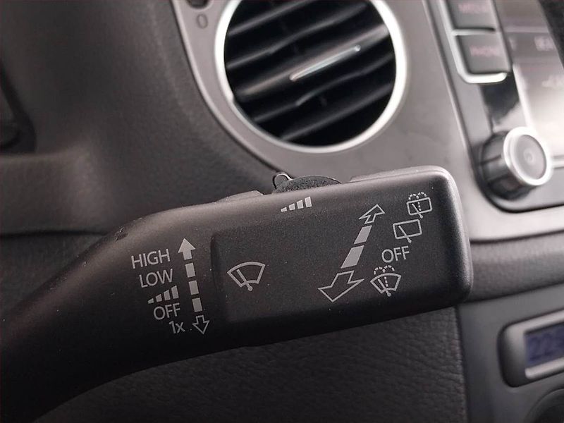 Volkswagen Tiguan (2009) 2.0 TSI, 4X4, Xenony - fotka 16 z 19