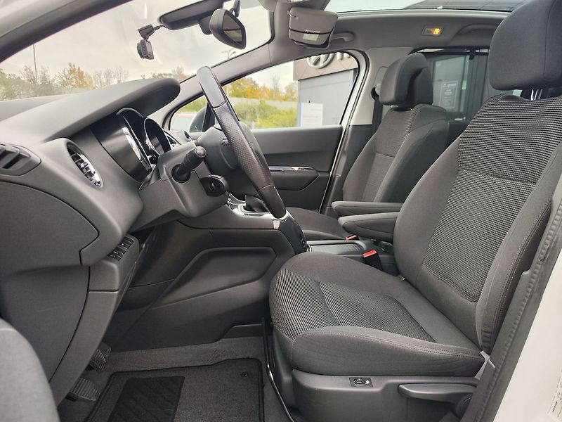 Peugeot 5008 2.0 HDI/110kW Allure - fotka 15 z 35