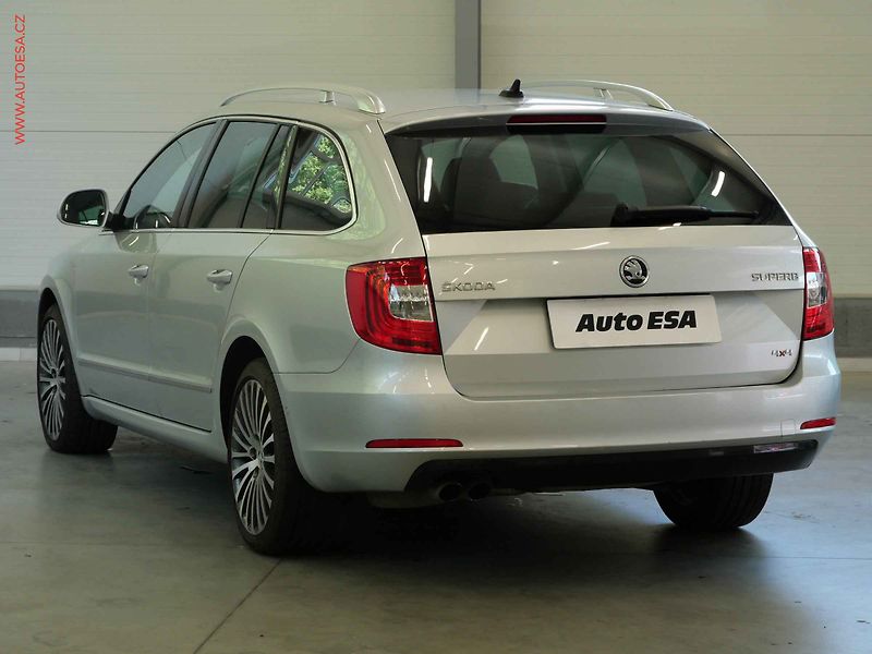 Škoda Superb (2015) 2.0 TDi 4x4, L&K, DSG, bixen - fotka 6 z 23