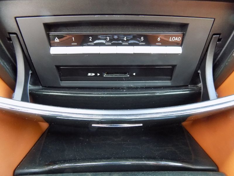 Mercedes-Benz CL (2010) 500 AMG/4-Matic/Designo/ - fotka 34 z 42
