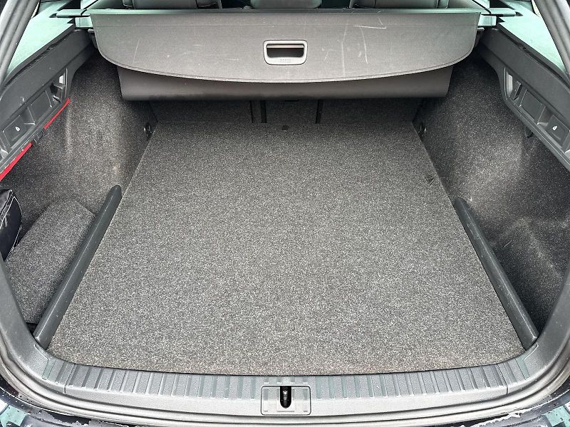 Škoda Octavia (2020) Combi 1.4 TSI iV DSG RS - fotka 30 z 35