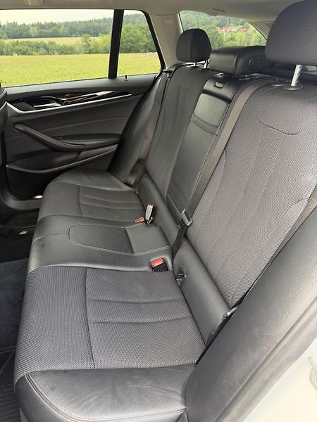 BMW Řada 5 (2017) 530 xDrive SPORT LINE, ČR - fotka 15 z 20
