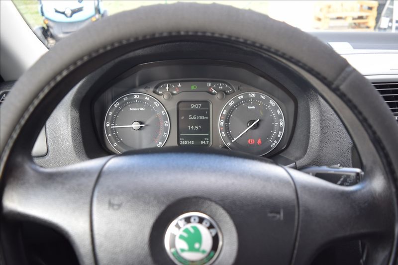 Škoda Octavia 2,0 TDi 103kw 4x4 2 SADY KOL - fotka 23 z 36