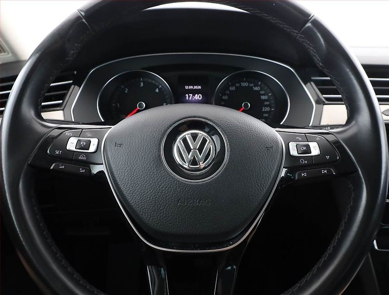 Volkswagen Passat (2018) R-Line 2.0 TDI, Automat - fotka 8 z 18