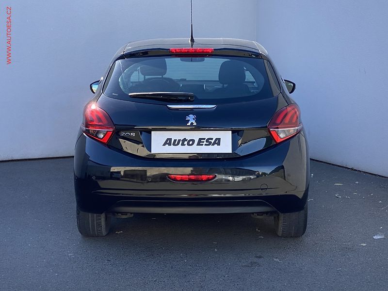 Peugeot 208 (2018) 1.2PT, Allure, navi - fotka 5 z 17