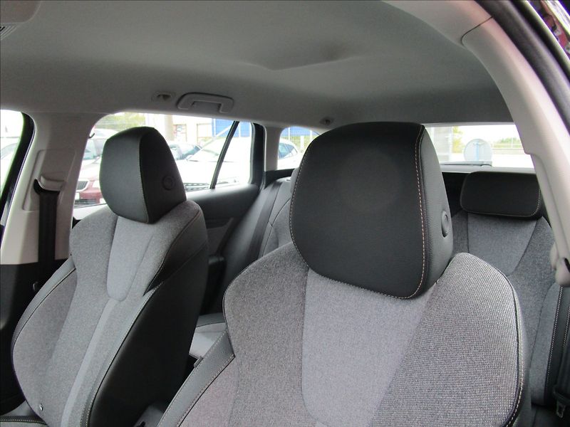 Škoda Octavia Combi 2.0TDi DSG Selection - fotka 19 z 59