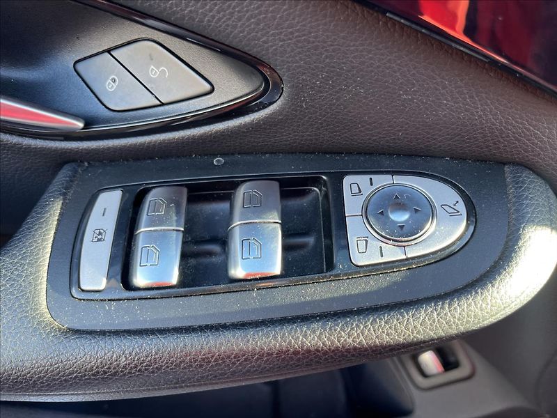 Mercedes-Benz Třídy C 2,1 250d 150KW 4MATIC LED DPH - fotka 30 z 50