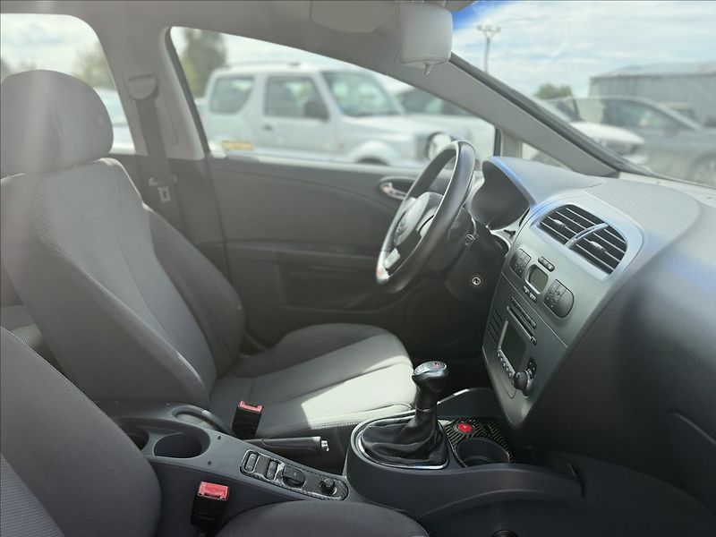 Seat Leon 2,0 TDI FR NOVÉ ROZVODY - fotka 19 z 20