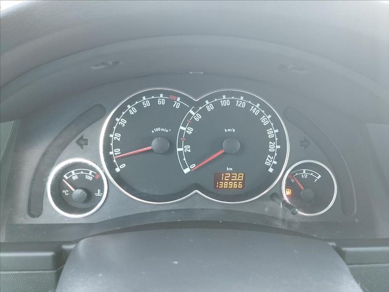 Opel Meriva 1,4 i 66KW ČR, 1.MAJITELKA - fotka 11 z 17