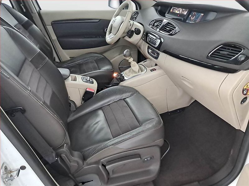 Renault Grand Scénic (2013) 1.5 dCi, Serv.kniha, Tažné - fotka 9 z 24