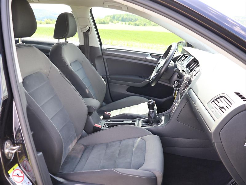 Volkswagen Golf 1,0 TSI 81kW CZ Comfort LED - fotka 12 z 34