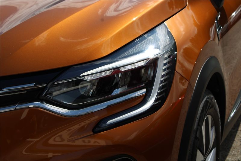 Renault Captur 1,3 TCe  1.MAJ,AUTOMAT,INTENS - fotka 33 z 35