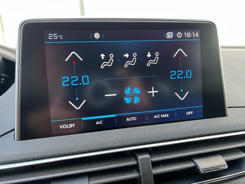 Peugeot 5008 (2019) 1.2PT 96kW ALLURE+ 7-míst - fotka 24 z 38
