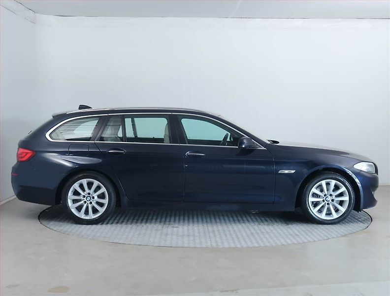 BMW Řada 5 (2010) 530d, Automat, Navi, Bi-Xenony - fotka 6 z 22